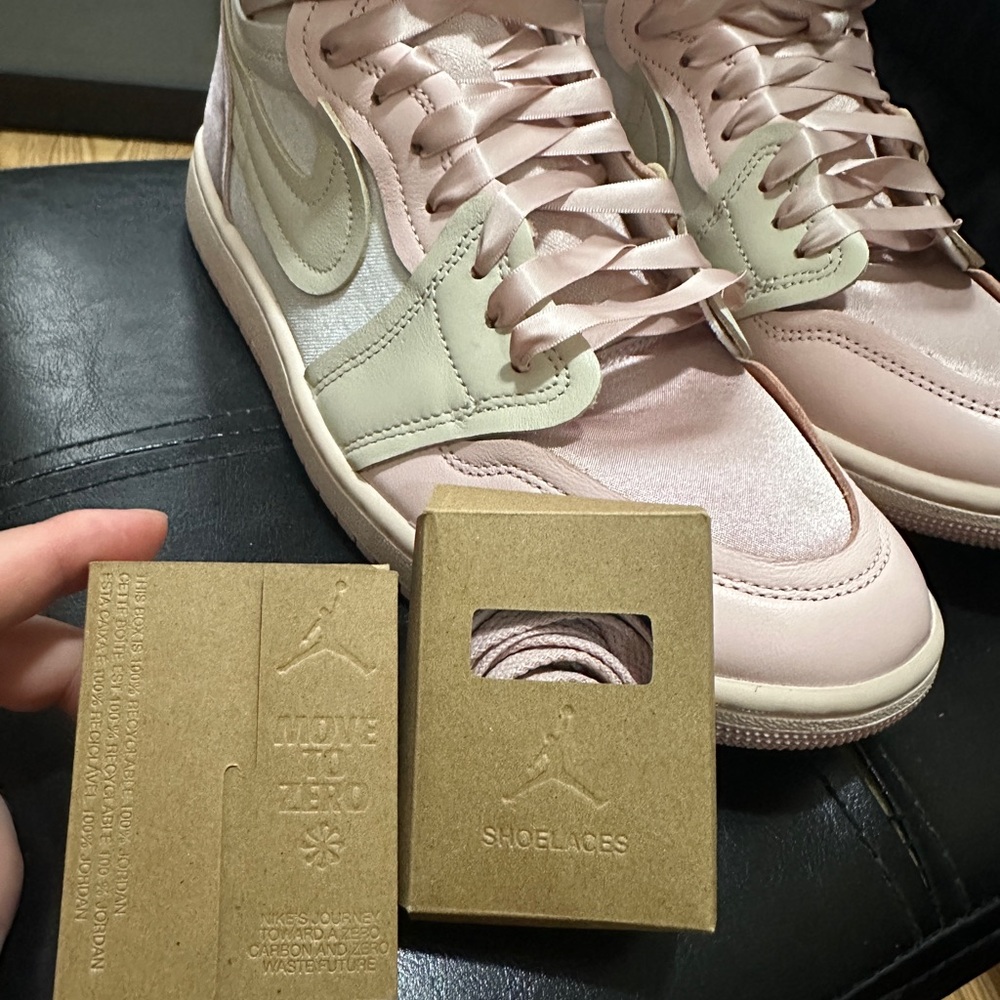 Nike Air Jordan 1 Mid SE Pink Satin Pastel W 11.5 / M 10 - Picture 8 of 8